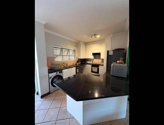2 BEDROOM APARTMENT FOR SALE IN BRYANSTON